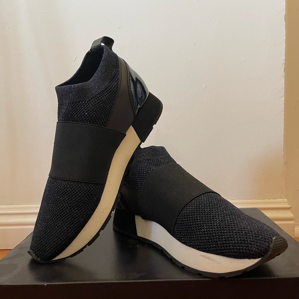 Dolce Vita | Shoes | Women Dolce Vita sneakers size 9.